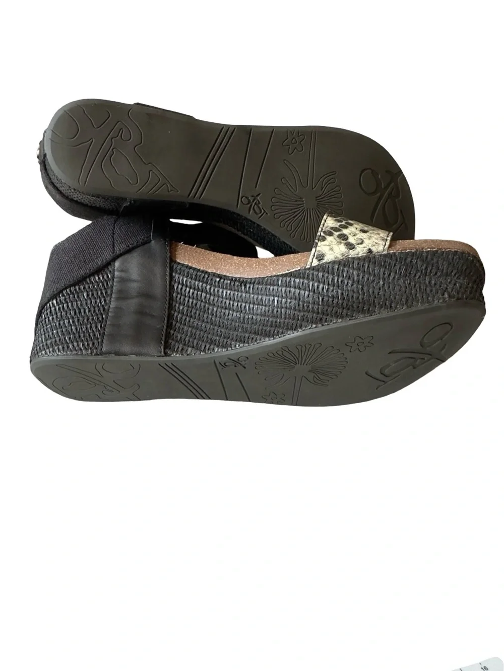 OTBT - 'Bushnell' Wedge Sandals women's Black Straps and Snake-Print - SZ 11